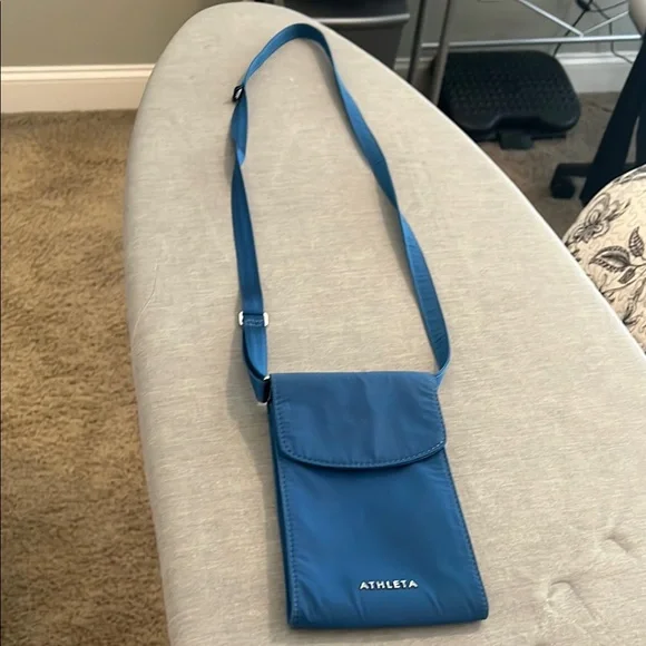 Athleta Nylon Crossbody phone Bag - Picture 4 of 13